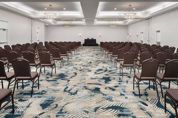 DoubleTree by Hilton Hotel Norfolk Airport