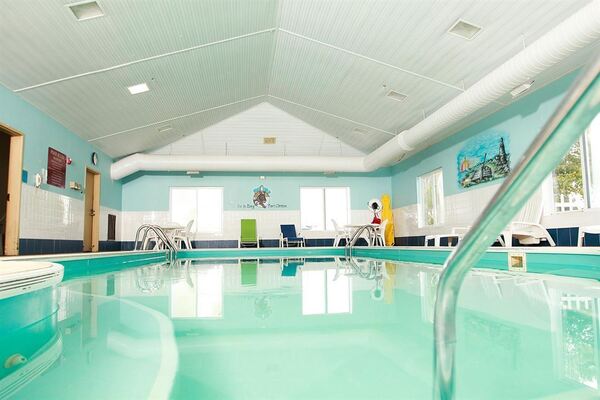 Commodore Perry Inn And Business Center