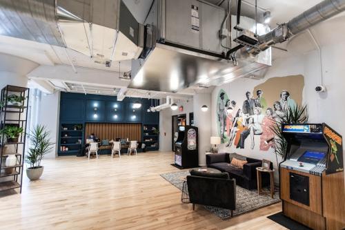 Common Desk - West End