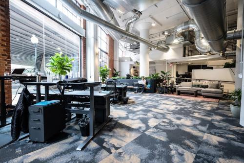 Common Desk - West End