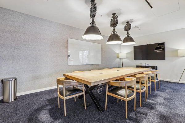 Common Desk - West End