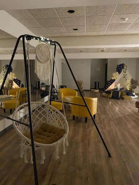 The Light Lounge At Vern's