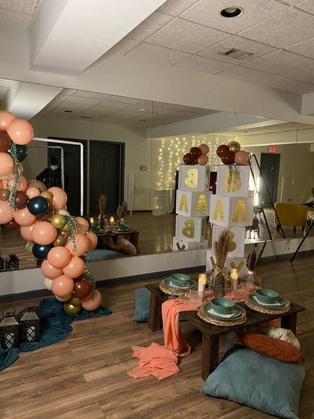 The Light Lounge At Vern's