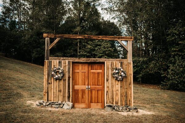 Pine Knoll Farms and Event Center