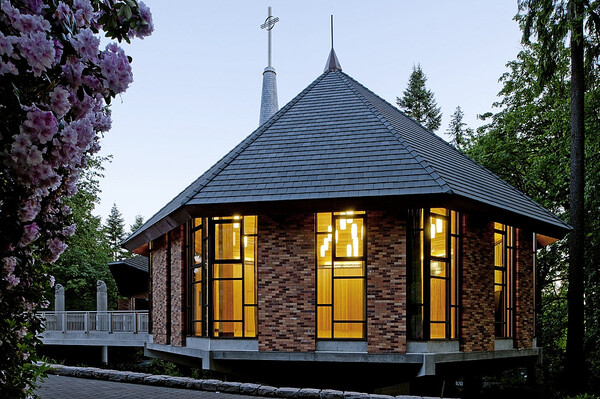 Lewis & Clark Templeton Campus Center