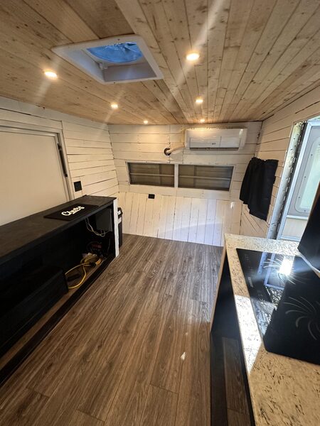 Aces Oasis (Mobile bar)