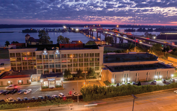 DoubleTree by Hilton Hotel Decatur Riverfront