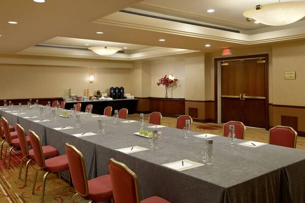 DoubleTree by Hilton Washington Dulles Airport