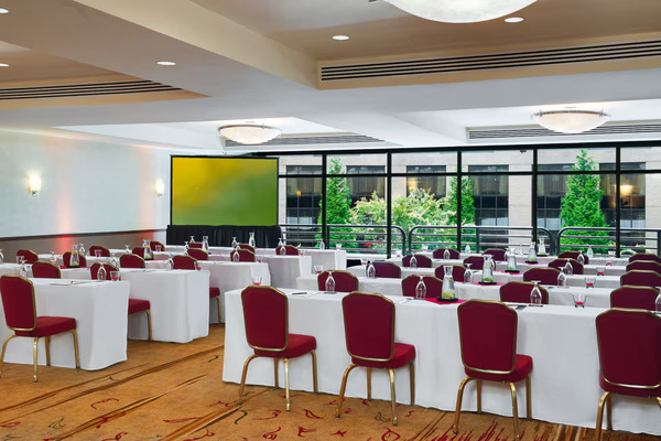 DoubleTree by Hilton Washington Dulles Airport