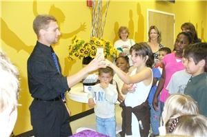 Magician Larry Maitin