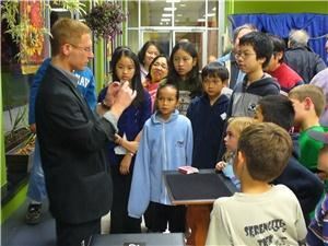 Magician Larry Maitin