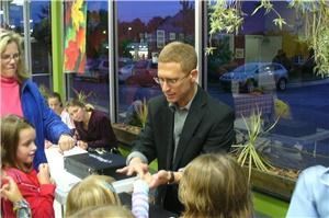 Magician Larry Maitin