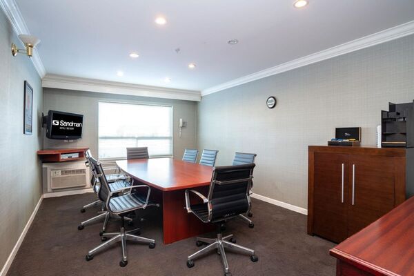 Moxies & Sandman Hotel Red Deer