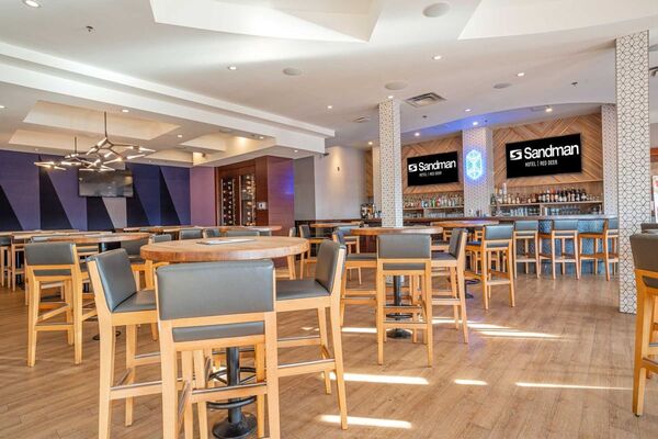 Moxies & Sandman Hotel Red Deer