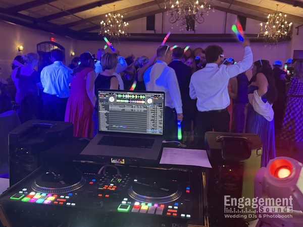 Engagement Sounds - Wedding DJs & Photobooth