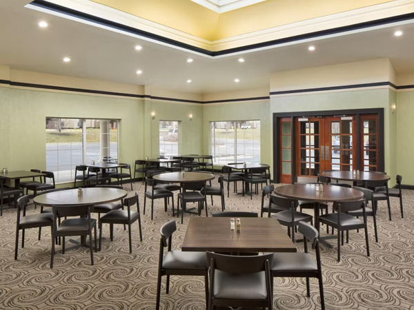 Holiday Inn Grand Rapids Airport