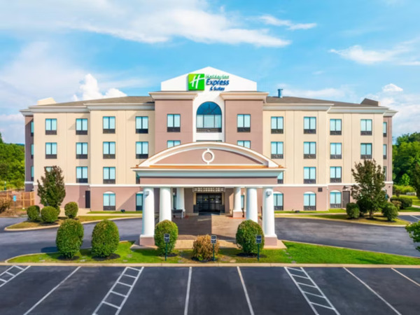 Holiday Inn Express & Suites Newport South