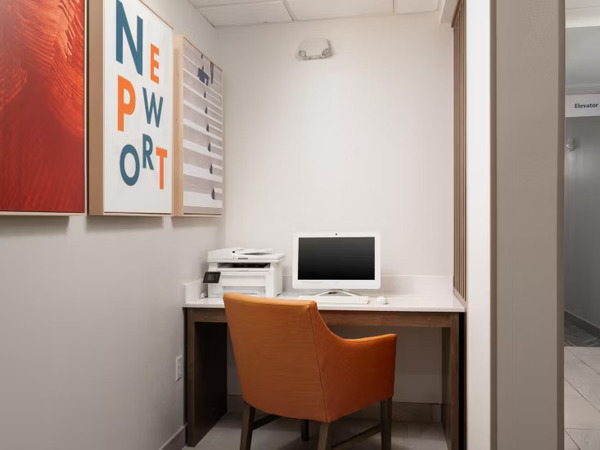 Holiday Inn Express & Suites Newport South