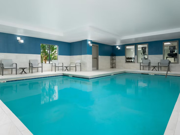 Holiday Inn Express & Suites Newport South