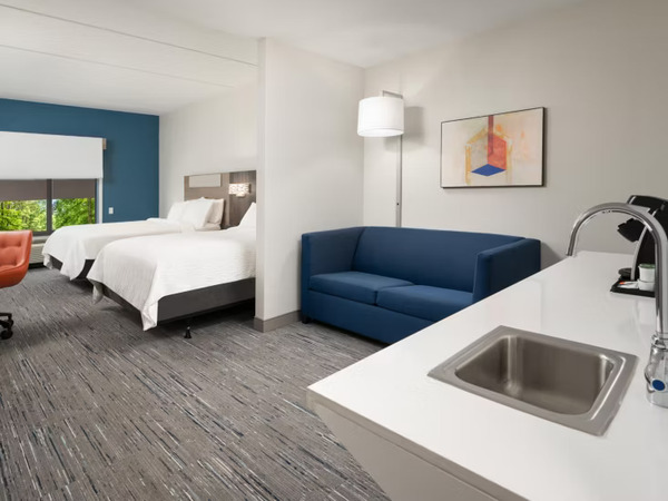 Holiday Inn Express & Suites Newport South