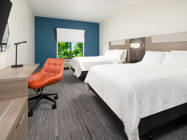 Holiday Inn Express & Suites Newport South