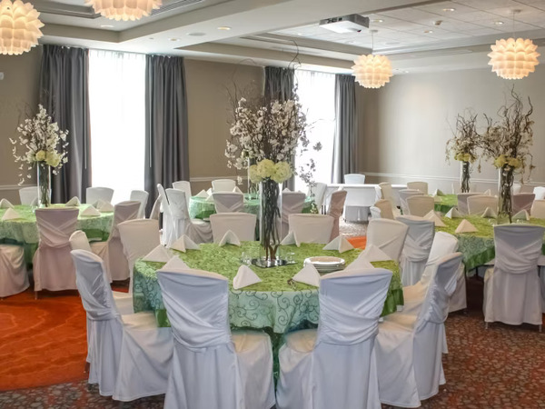 Holiday Inn Hotel & Suites Davenport