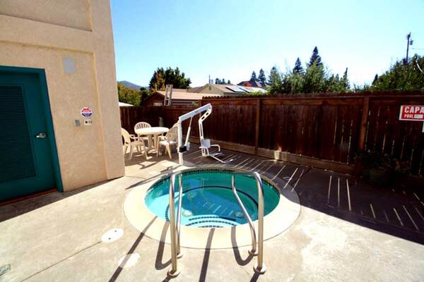 Cloverdale Wine Country Inn and Suites