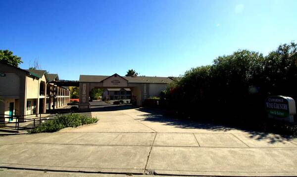 Cloverdale Wine Country Inn and Suites