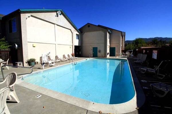 Cloverdale Wine Country Inn and Suites