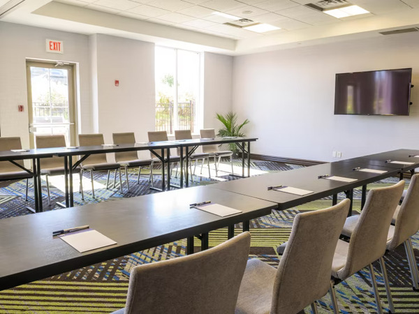 Holiday Inn Express & Suites North Bay