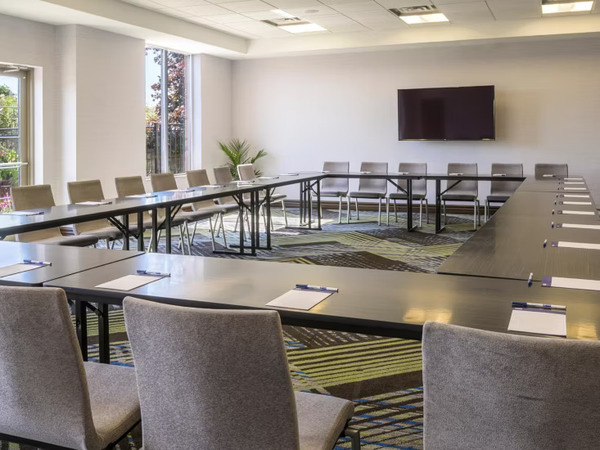 Holiday Inn Express & Suites North Bay