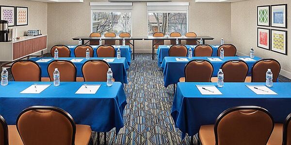 Holiday Inn Express & Suites Belmont