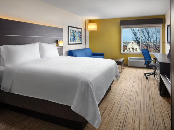 Holiday Inn Express & Suites Belmont
