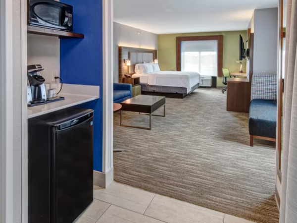 Holiday Inn Express & Suites Memphis Southwind