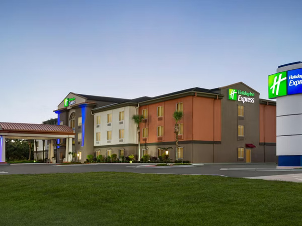 Holiday Inn Express & Suites Live Oak