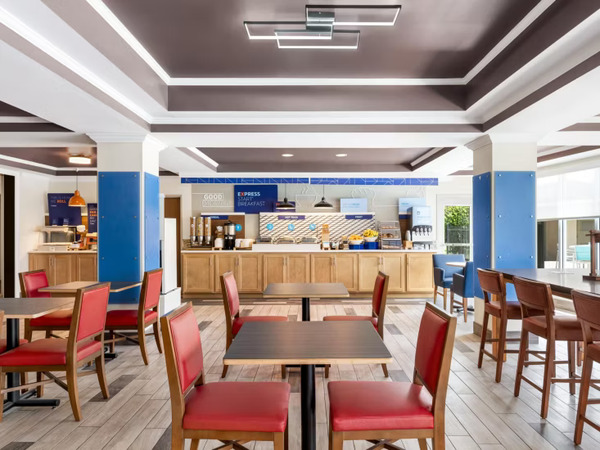 Holiday Inn Express & Suites Live Oak