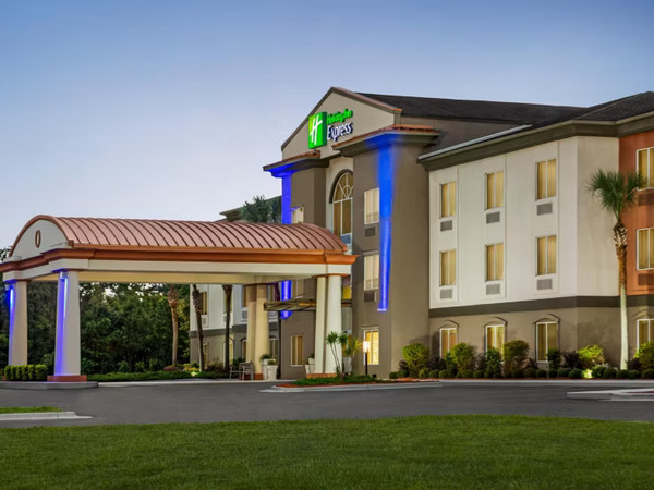 Holiday Inn Express & Suites Live Oak