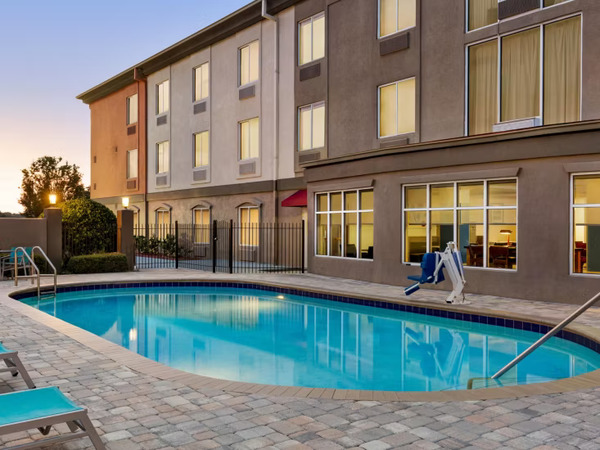 Holiday Inn Express & Suites Live Oak
