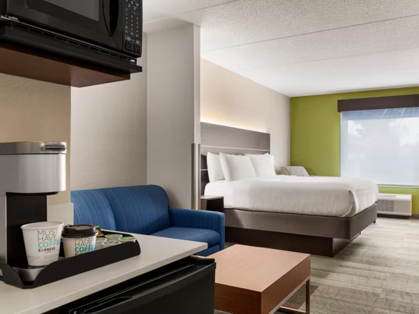 Holiday Inn Express & Suites Live Oak