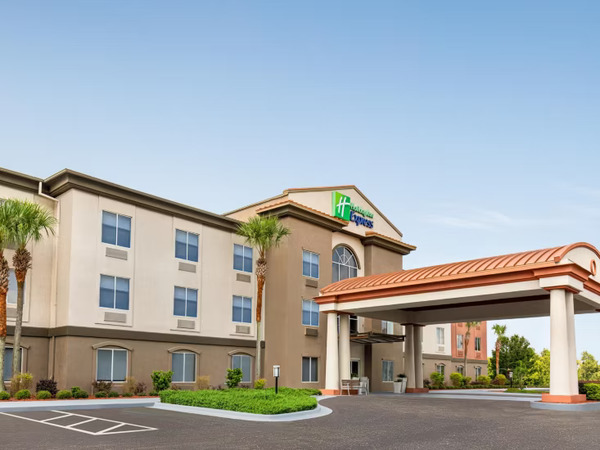 Holiday Inn Express & Suites Live Oak
