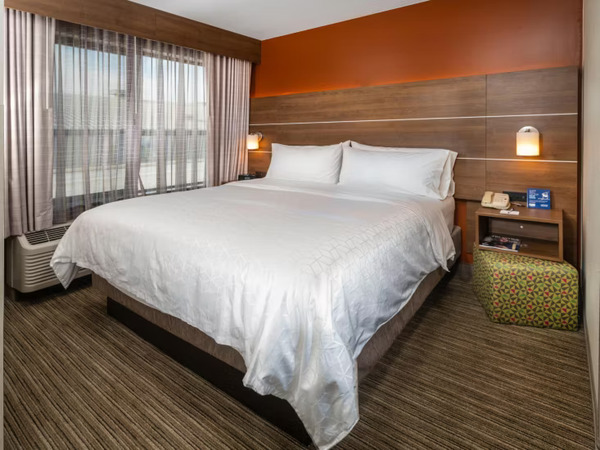 Holiday Inn Express & Suites Pasco-TriCities