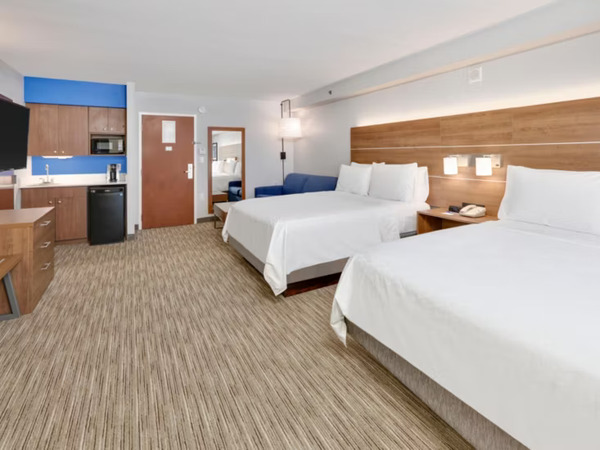 Holiday Inn Express & Suites Irving Conv Ctr - Las Colinas