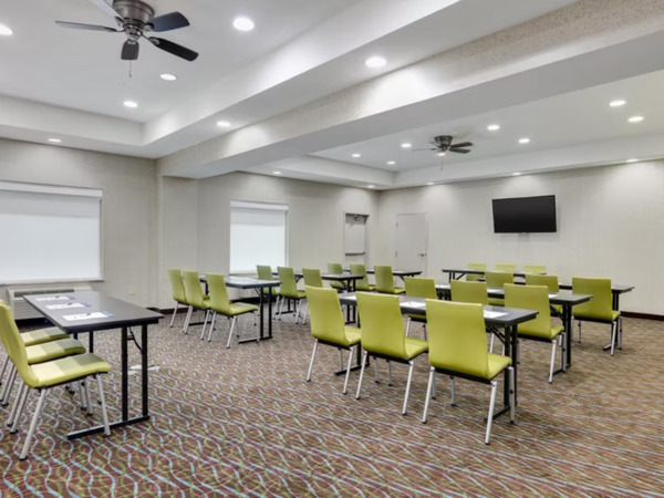Holiday Inn Express & Suites Cleburne