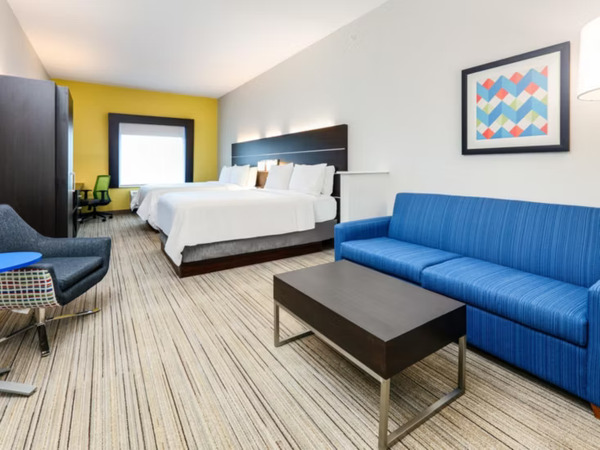Holiday Inn Express & Suites Cleburne