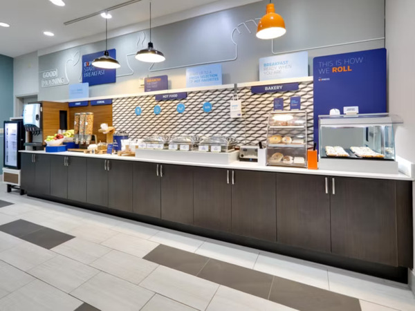 Holiday Inn Express & Suites Cleburne