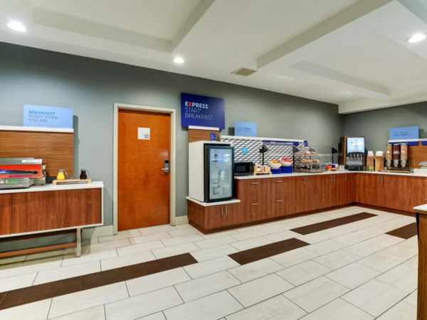 Holiday Inn Express & Suites Bryan-Montpelier