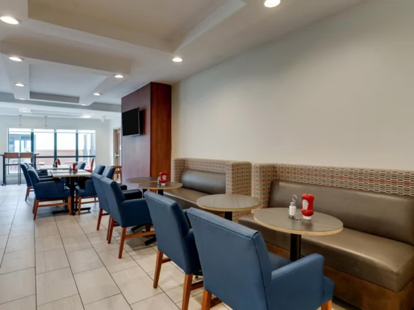 Holiday Inn Express & Suites Bryan-Montpelier