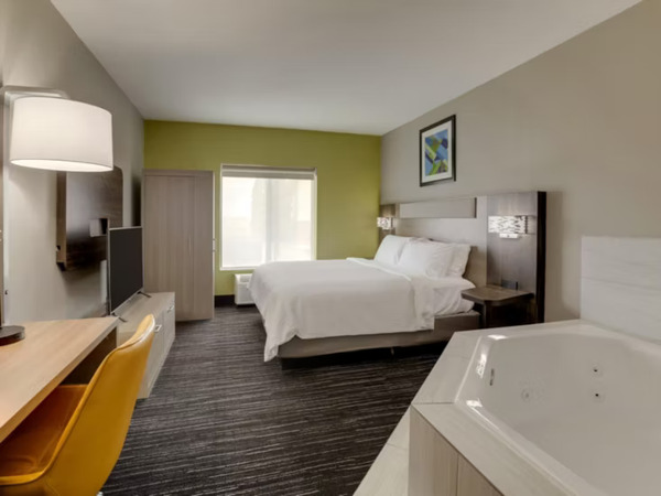 Holiday Inn Express & Suites Bryan-Montpelier