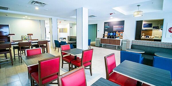 Holiday Inn Express & Suites Baton Rouge -Port Allen