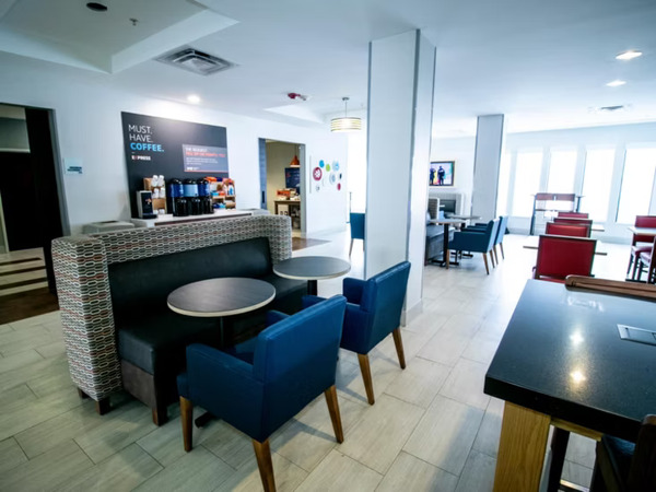 Holiday Inn Express & Suites Baton Rouge -Port Allen